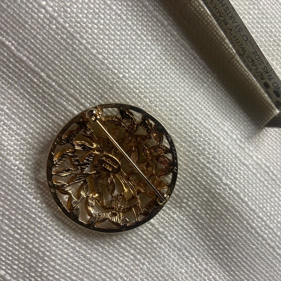 Vintage Michelle Lynn Gold tone Dove Brooch - Picture 4 of 4